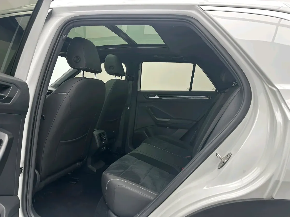 2021 Volkswagen T-Roc 1.4T 150HP L4 7DCT,autocango,china used car exporter,china ev exporter,chinese used car exporter,chinese used ev exporter