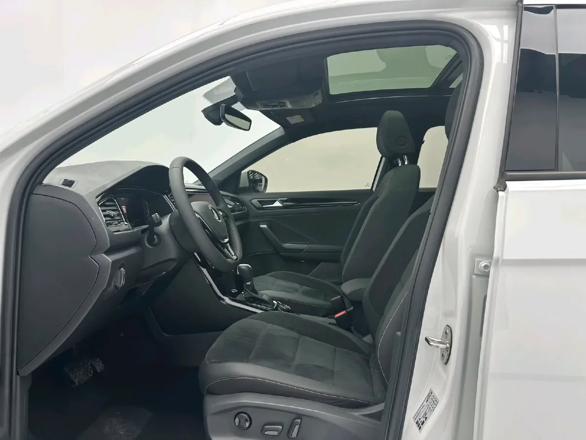 2021 Volkswagen T-Roc 1.4T 150HP L4 7DCT,autocango,china used car exporter,china ev exporter,chinese used car exporter,chinese used ev exporter