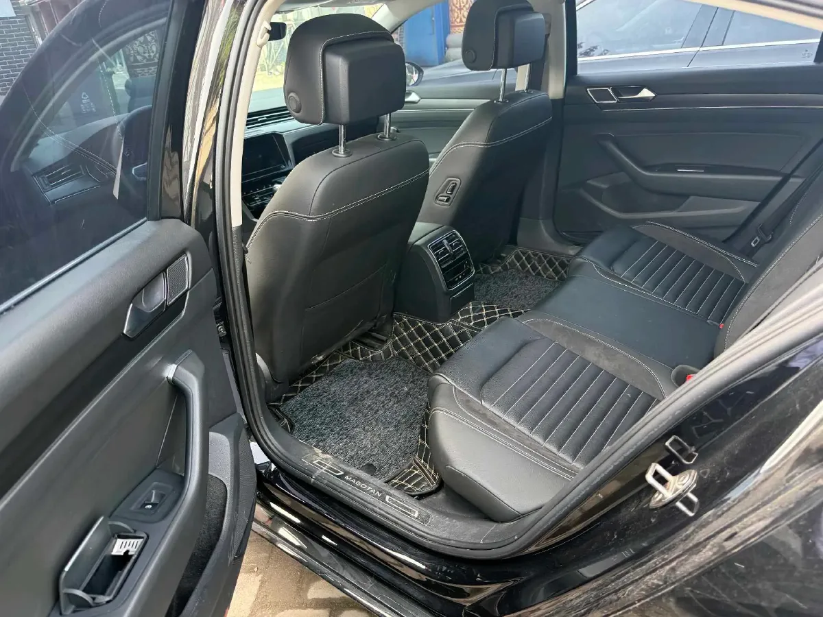 2020 Volkswagen Magotan 2.0T 186HP L4 7DCT,autocango,china used car exporter,china ev exporter,chinese used car exporter,chinese used ev exporter