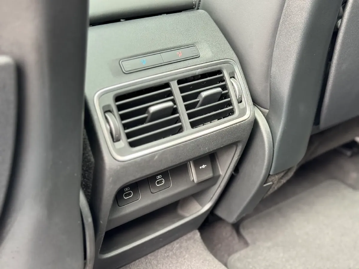 2023 Land Rover Discovery Sport 2.0T 249HP L4 9AT,autocango,china used car exporter,china ev exporter,chinese used car exporter,chinese used ev exporter