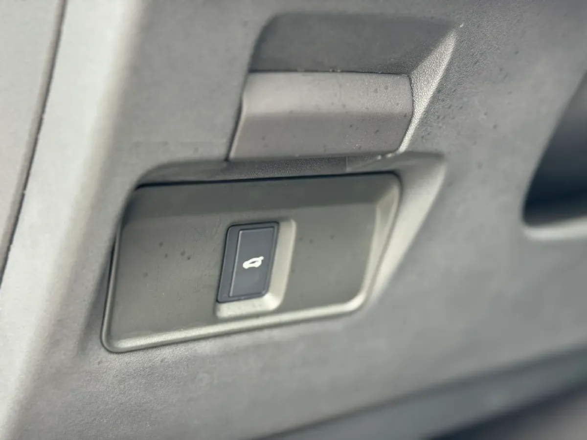 2023 Land Rover Discovery Sport 2.0T 249HP L4 9AT,autocango,china used car exporter,china ev exporter,chinese used car exporter,chinese used ev exporter