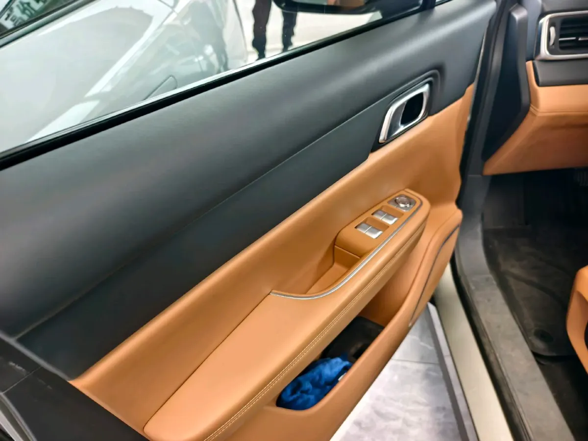 2021 Li ONE Range Extended 131HP REEV 40.5KWH,autocango,china used car exporter,china ev exporter,chinese used car exporter,chinese used ev exporter