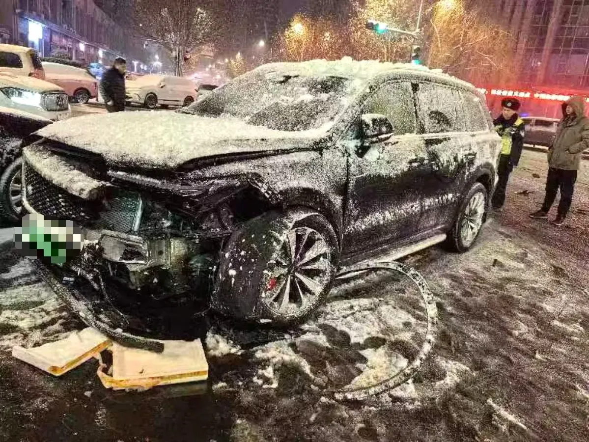 2020 Li ONE Range Extended 131HP REEV 40.5KWH,autocango,china used car exporter,china ev exporter,chinese used car exporter,chinese used ev exporter