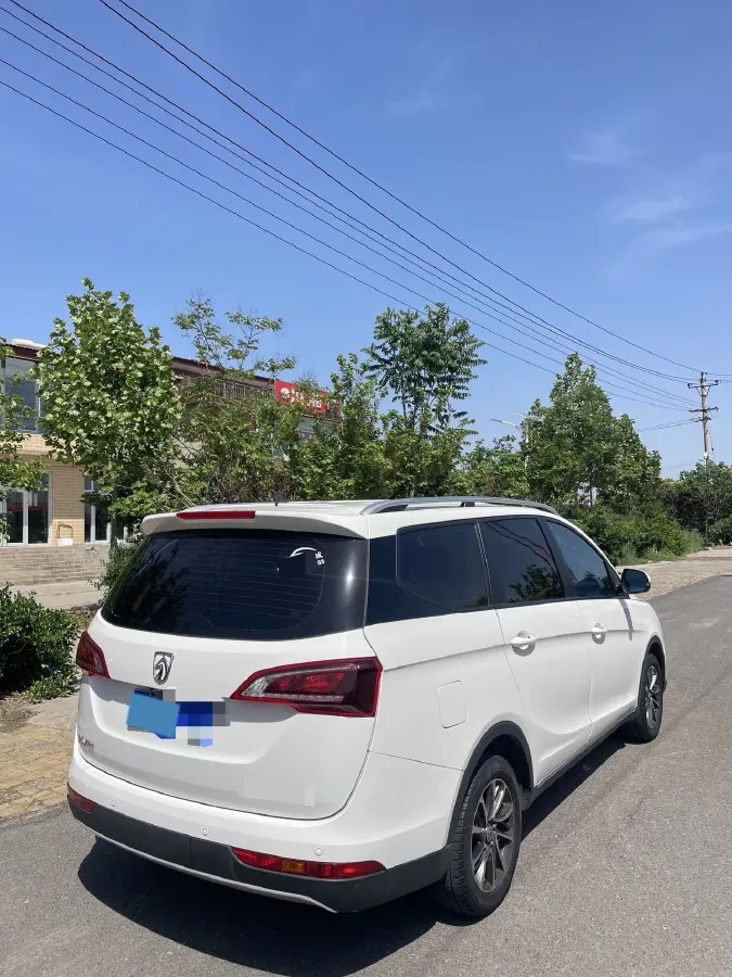 2021 BaoJun 730 1.5L 105HP L4 6MT,autocango,china used car exporter,china ev exporter,chinese used car exporter,chinese used ev exporter