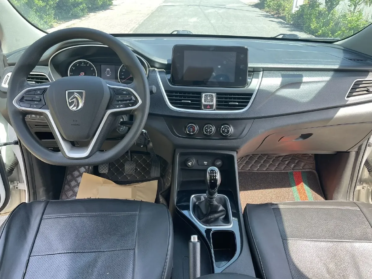 2021 BaoJun 730 1.5L 105HP L4 6MT,autocango,china used car exporter,china ev exporter,chinese used car exporter,chinese used ev exporter