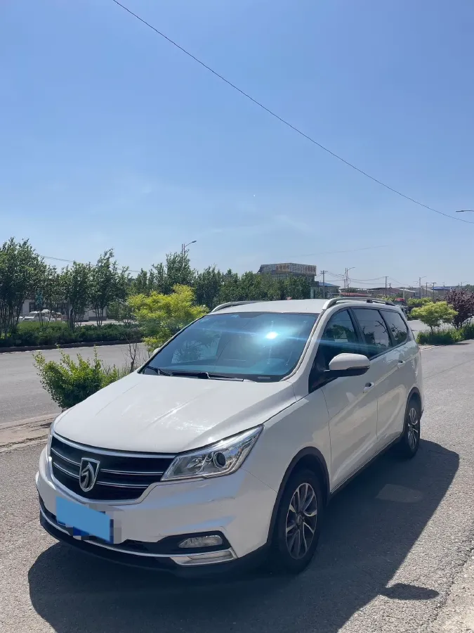 2021 BaoJun 730 1.5L 105HP L4 6MT,autocango,china used car exporter,china ev exporter,chinese used car exporter,chinese used ev exporter