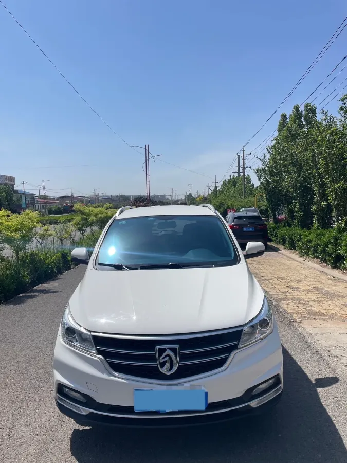 2021 BaoJun 730 1.5L 105HP L4 6MT,autocango,china used car exporter,china ev exporter,chinese used car exporter,chinese used ev exporter