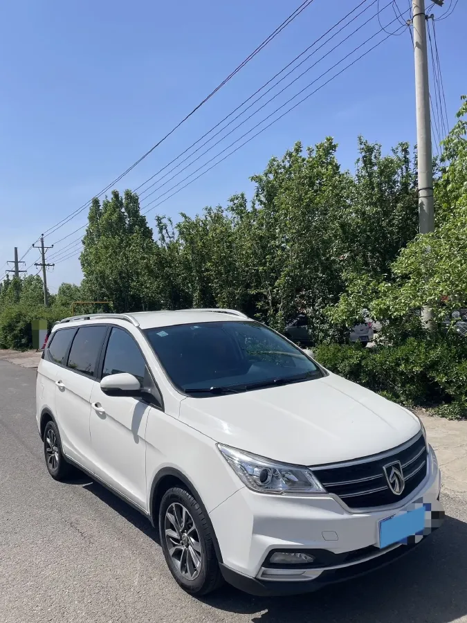 2021 BaoJun 730 1.5L 105HP L4 6MT,autocango,china used car exporter,china ev exporter,chinese used car exporter,chinese used ev exporter