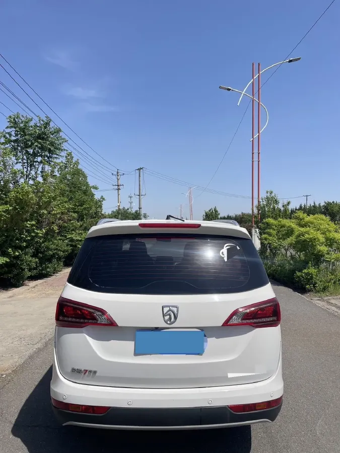 2021 BaoJun 730 1.5L 105HP L4 6MT,autocango,china used car exporter,china ev exporter,chinese used car exporter,chinese used ev exporter