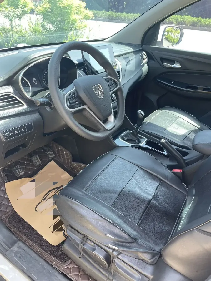 2021 BaoJun 730 1.5L 105HP L4 6MT,autocango,china used car exporter,china ev exporter,chinese used car exporter,chinese used ev exporter