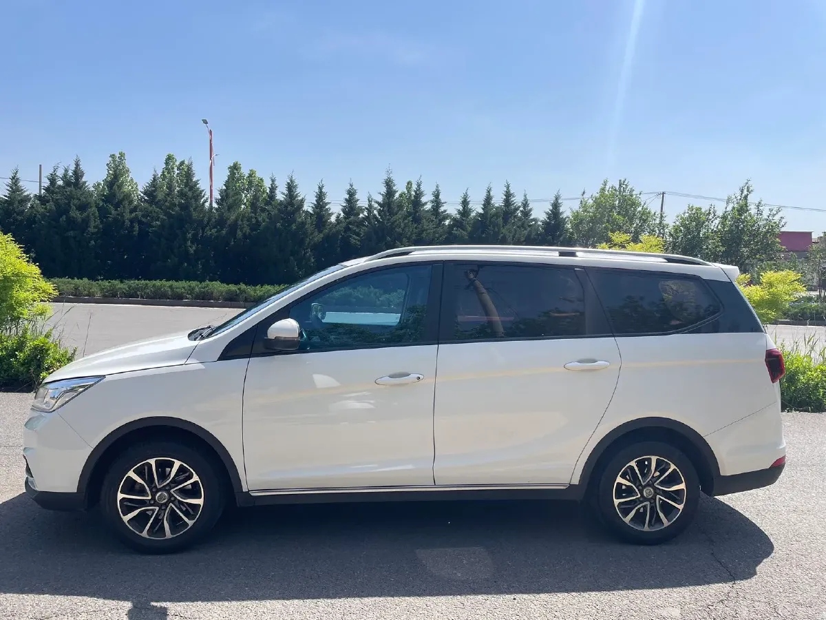 2021 BaoJun 730 1.5L 105HP L4 6MT,autocango,china used car exporter,china ev exporter,chinese used car exporter,chinese used ev exporter