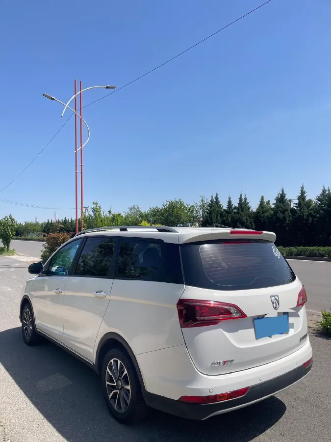 2021 BaoJun 730 1.5L 105HP L4 6MT,autocango,china used car exporter,china ev exporter,chinese used car exporter,chinese used ev exporter