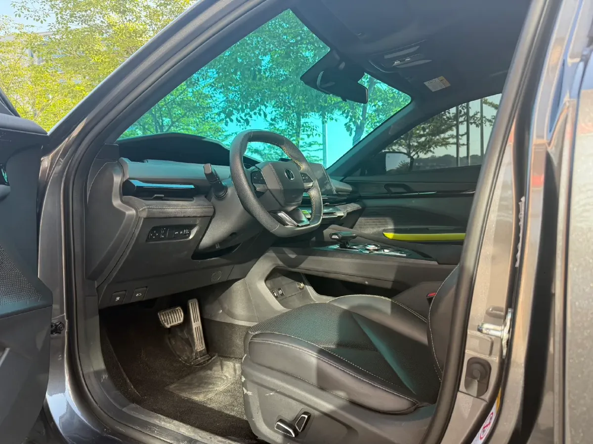 2022 ChangAn UNI-V 1.5T 188HP L4 7DCT,autocango,china used car exporter,china ev exporter,chinese used car exporter,chinese used ev exporter