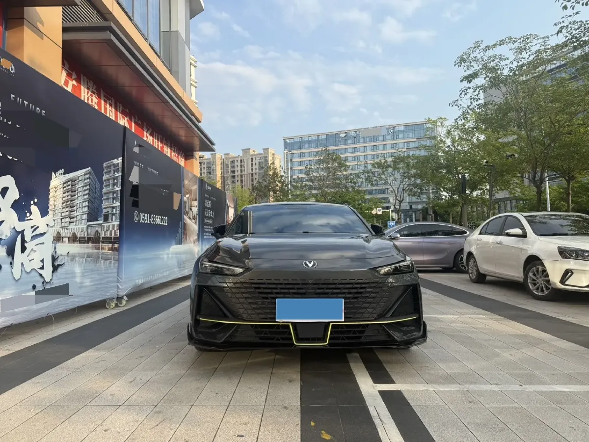2022 ChangAn UNI-V 1.5T 188HP L4 7DCT,autocango,china used car exporter,china ev exporter,chinese used car exporter,chinese used ev exporter