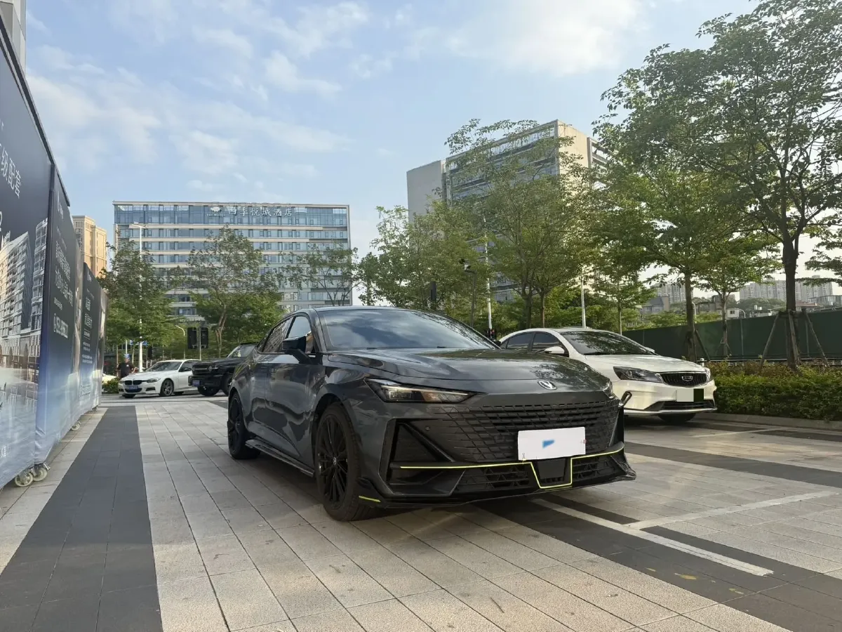 2022 ChangAn UNI-V 1.5T 188HP L4 7DCT,autocango,china used car exporter,china ev exporter,chinese used car exporter,chinese used ev exporter