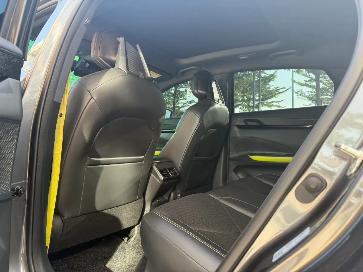 2022 ChangAn UNI-V 1.5T 188HP L4 7DCT,autocango,china used car exporter,china ev exporter,chinese used car exporter,chinese used ev exporter