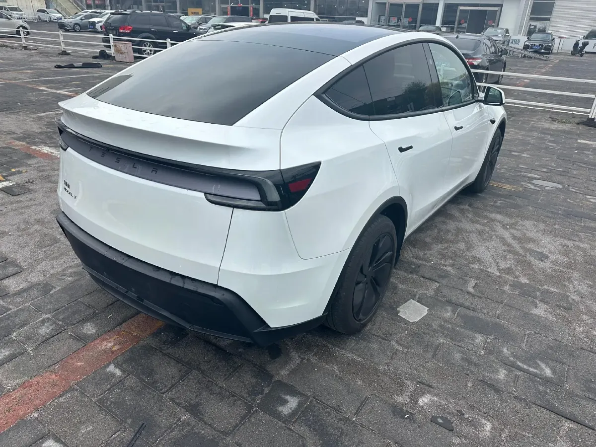 2025 Tesla Model Y BEV 62.5KWH,autocango,china used car exporter,china ev exporter,chinese used car exporter,chinese used ev exporter