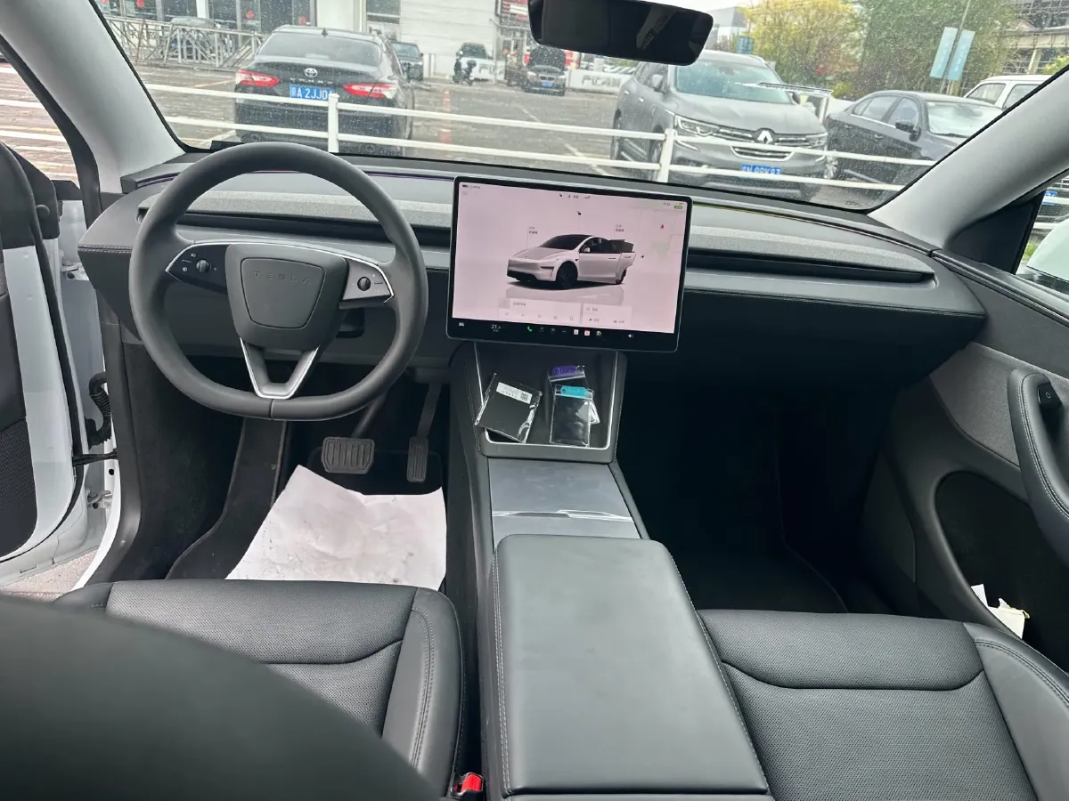 2025 Tesla Model Y BEV 62.5KWH,autocango,china used car exporter,china ev exporter,chinese used car exporter,chinese used ev exporter