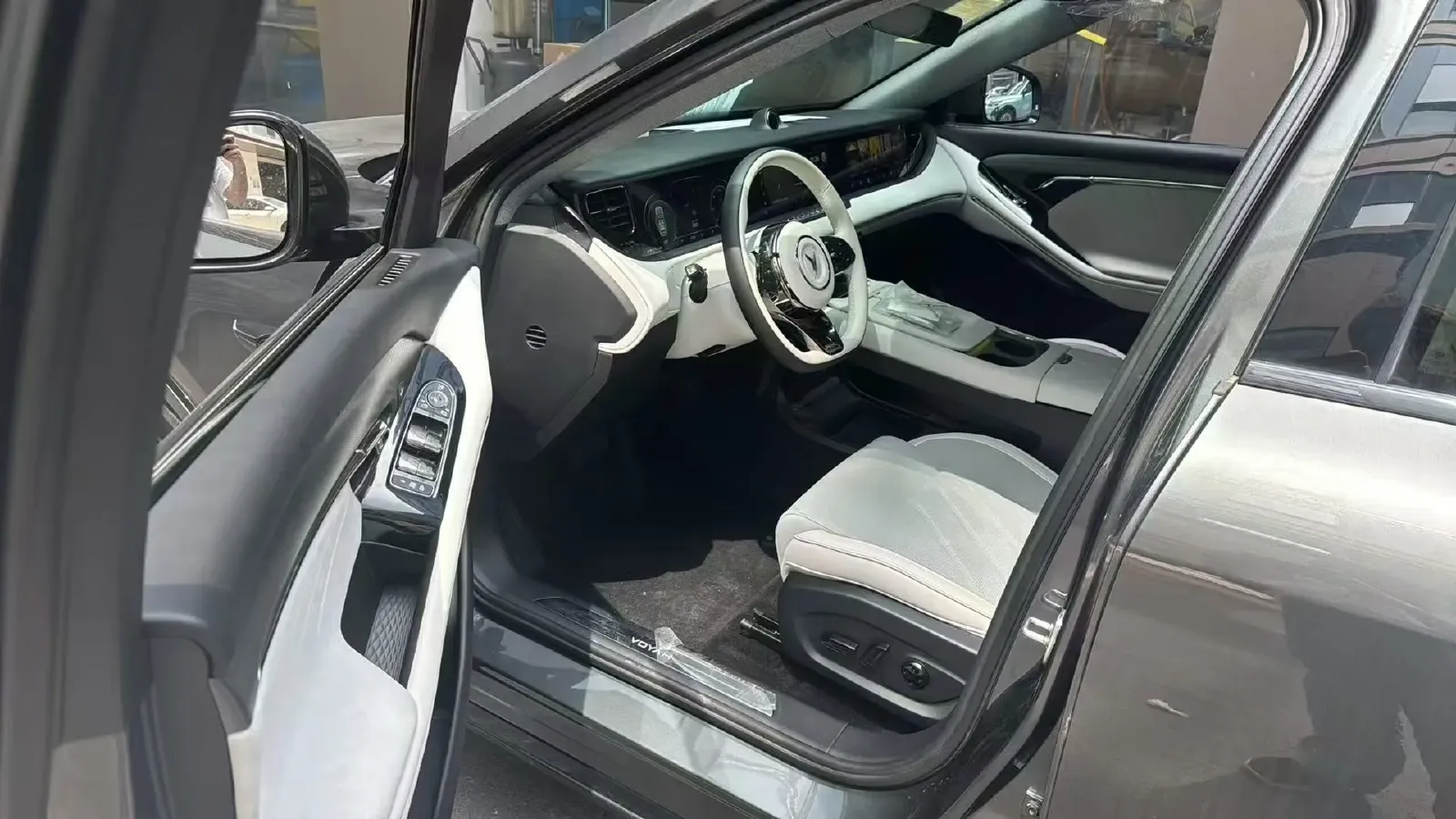 2025 Voyah FREE 1.5T 150HP L4 REEV 43KWH,autocango,china used car exporter,china ev exporter,chinese used car exporter,chinese used ev exporter