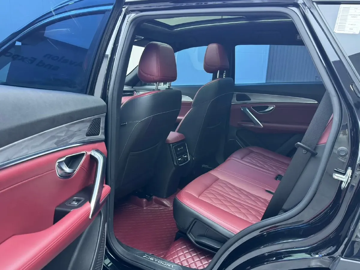 2023 ChangAn Oshan X7 Plus 1.5T 188HP L4 7DCT,autocango,china used car exporter,china ev exporter,chinese used car exporter,chinese used ev exporter