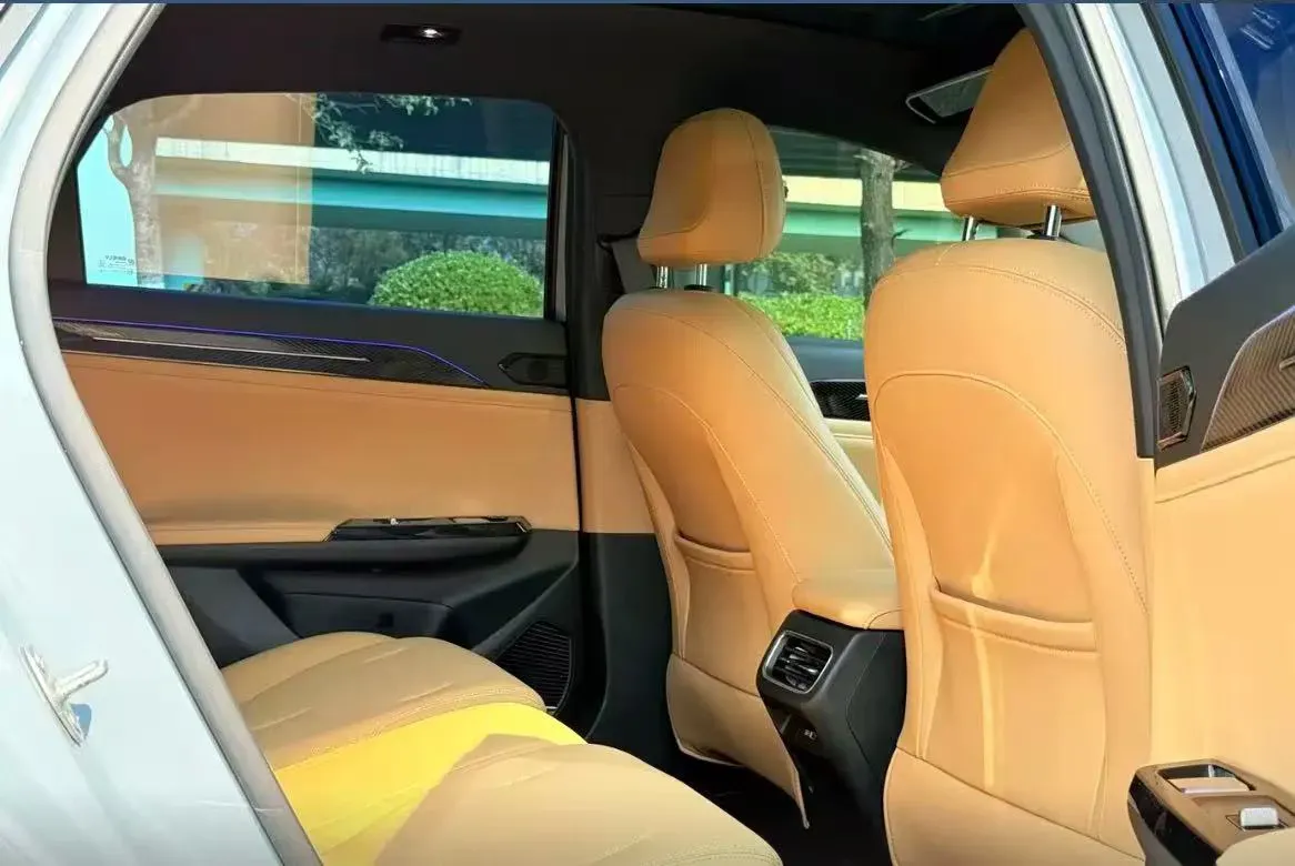 2023 Geely Galaxy L6 1.5T 163HP L4 3DHT PHEV,autocango,china used car exporter,china ev exporter,chinese used car exporter,chinese used ev exporter