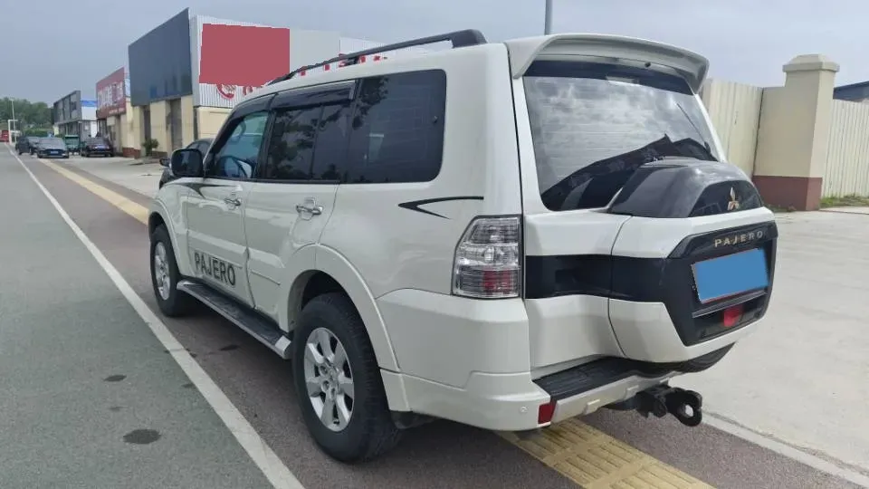 2020 Mitsubishi Pajero 3.0L 174HP V6 5AT,autocango,china used car exporter,china ev exporter,chinese used car exporter,chinese used ev exporter