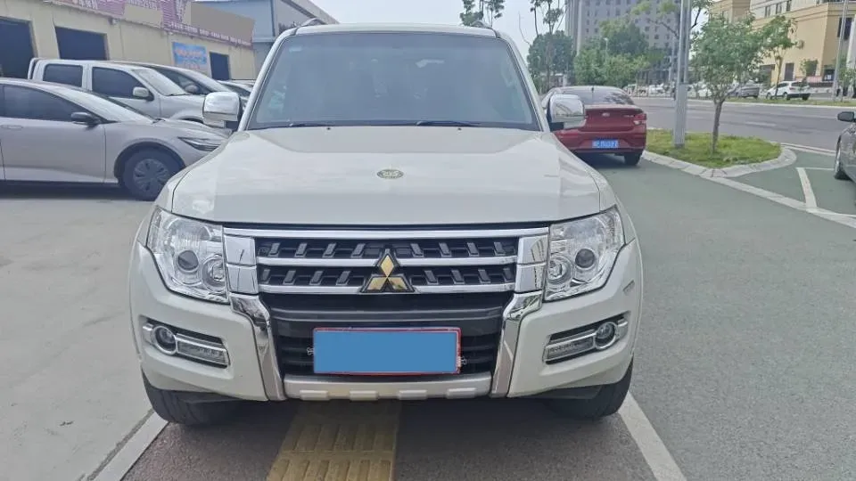 2020 Mitsubishi Pajero 3.0L 174HP V6 5AT,autocango,china used car exporter,china ev exporter,chinese used car exporter,chinese used ev exporter