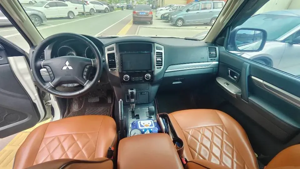 2020 Mitsubishi Pajero 3.0L 174HP V6 5AT,autocango,china used car exporter,china ev exporter,chinese used car exporter,chinese used ev exporter