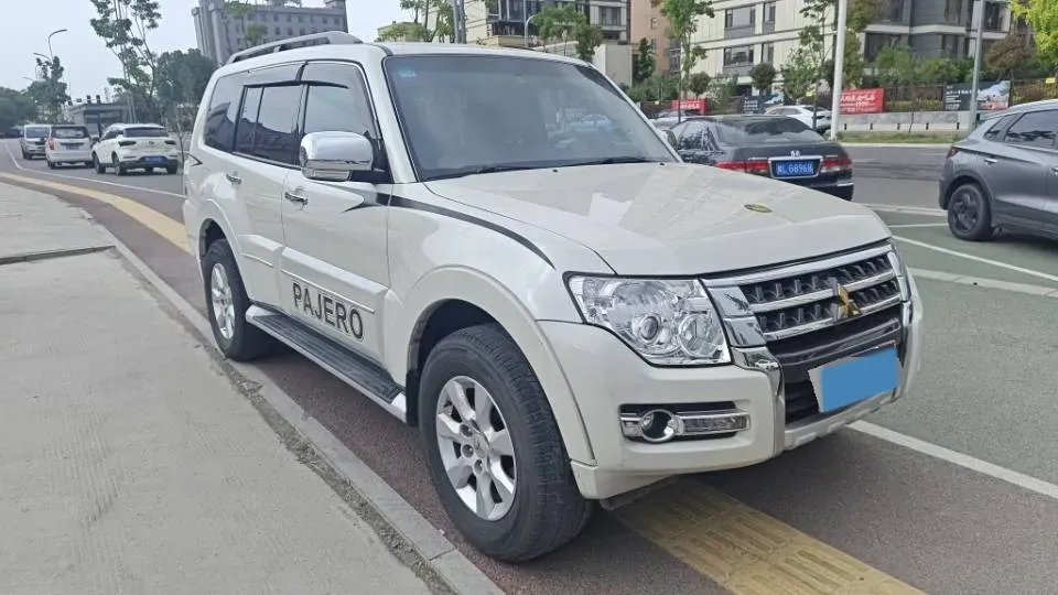 2020 Mitsubishi Pajero 3.0L 174HP V6 5AT,autocango,china used car exporter,china ev exporter,chinese used car exporter,chinese used ev exporter