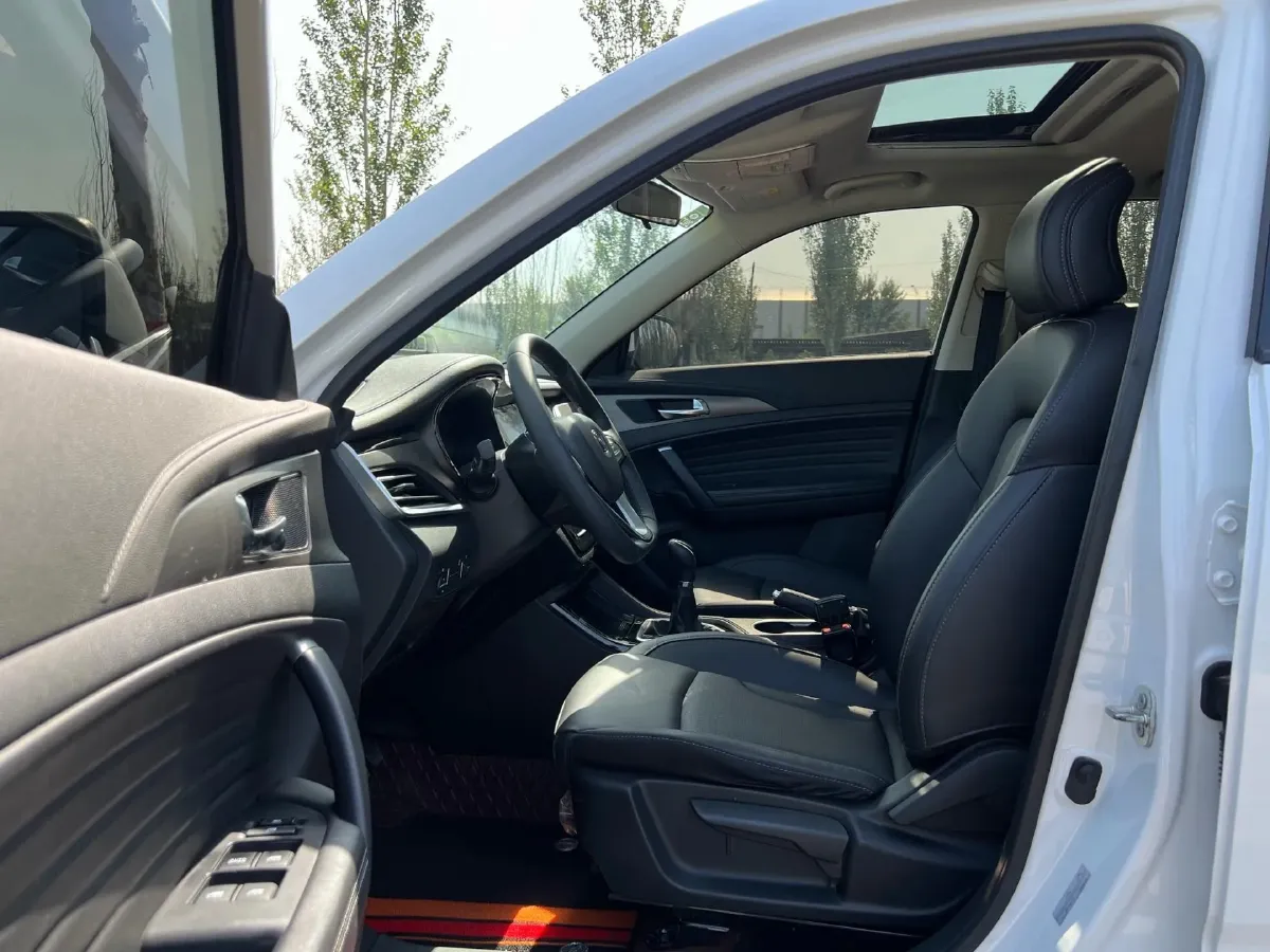 2021 ChangAn CS35 Plus 1.6L 128HP L4 5MT,autocango,china used car exporter,china ev exporter,chinese used car exporter,chinese used ev exporter