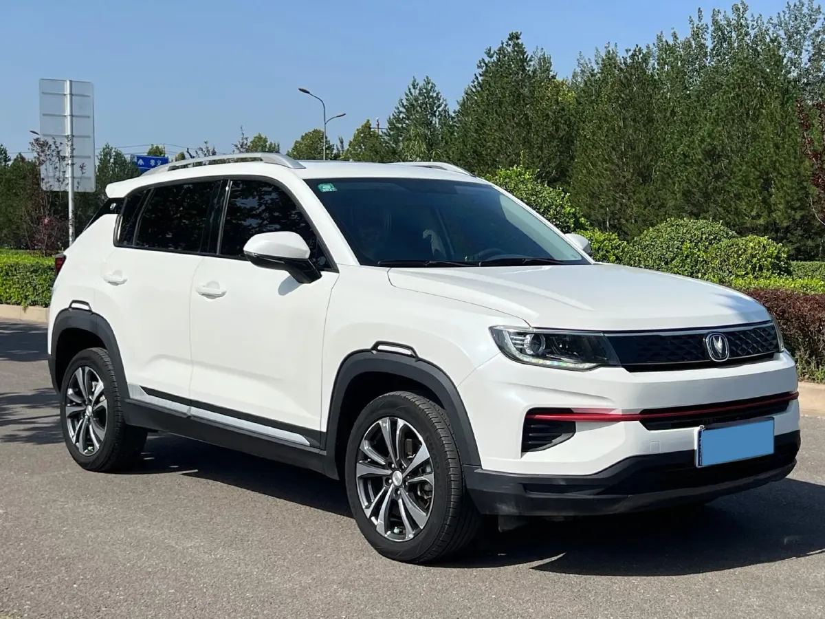 2021 ChangAn CS35 Plus 1.6L 128HP L4 5MT,autocango,china used car exporter,china ev exporter,chinese used car exporter,chinese used ev exporter