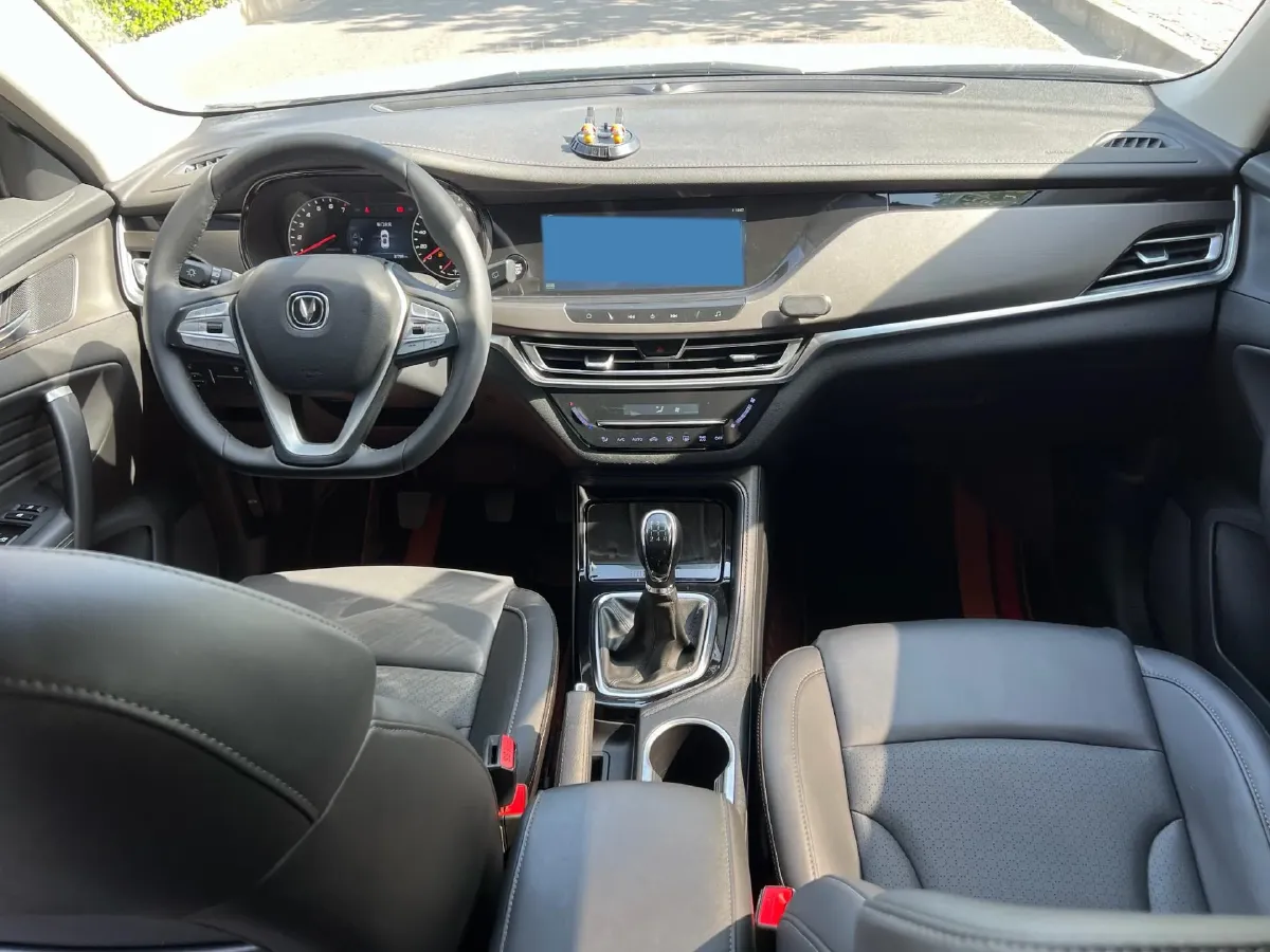 2021 ChangAn CS35 Plus 1.6L 128HP L4 5MT,autocango,china used car exporter,china ev exporter,chinese used car exporter,chinese used ev exporter