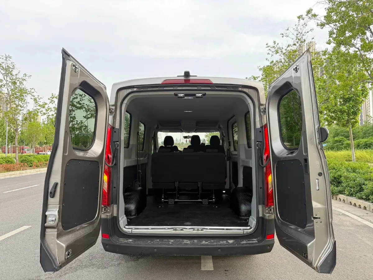 2022 JMC YuHu 9 2.0T 220HP L4 6MT,autocango,china used car exporter,china ev exporter,chinese used car exporter,chinese used ev exporter