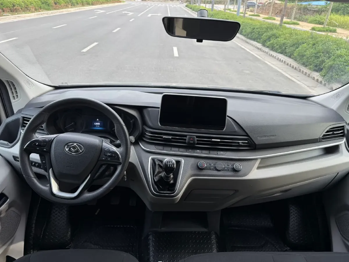 2022 JMC YuHu 9 2.0T 220HP L4 6MT,autocango,china used car exporter,china ev exporter,chinese used car exporter,chinese used ev exporter