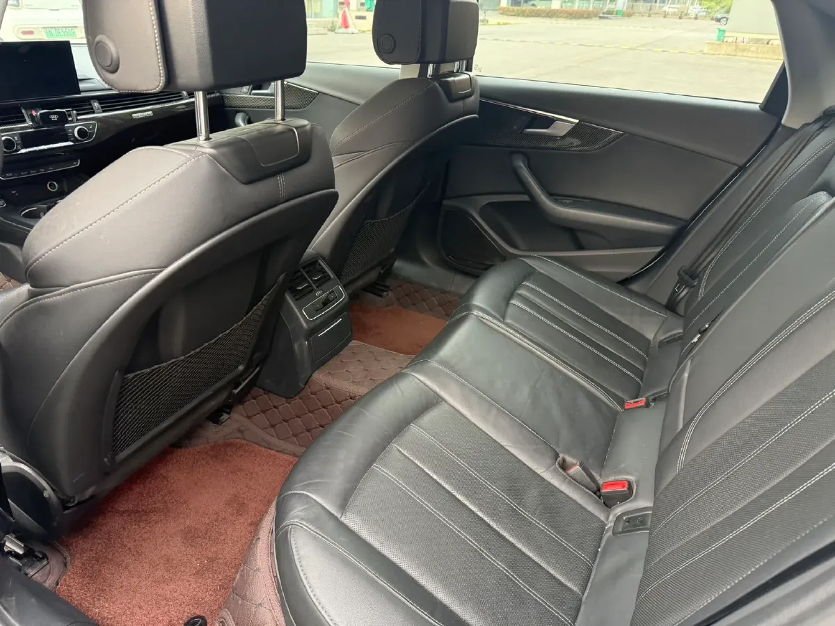 2020 Audi A4L 2.0T 190HP L4 7DCT,autocango,china used car exporter,china ev exporter,chinese used car exporter,chinese used ev exporter