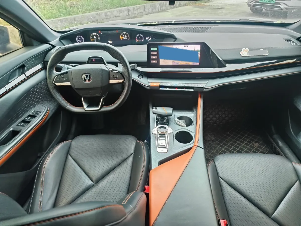 2022 ChangAn UNI-V 1.5T 188HP L4 7DCT,autocango,china used car exporter,china ev exporter,chinese used car exporter,chinese used ev exporter