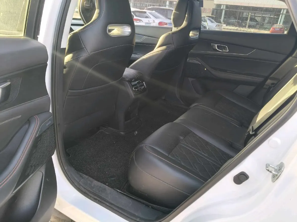 2021 ChangAn UNI-K 2.0T 233HP L4 8AT,autocango,china used car exporter,china ev exporter,chinese used car exporter,chinese used ev exporter