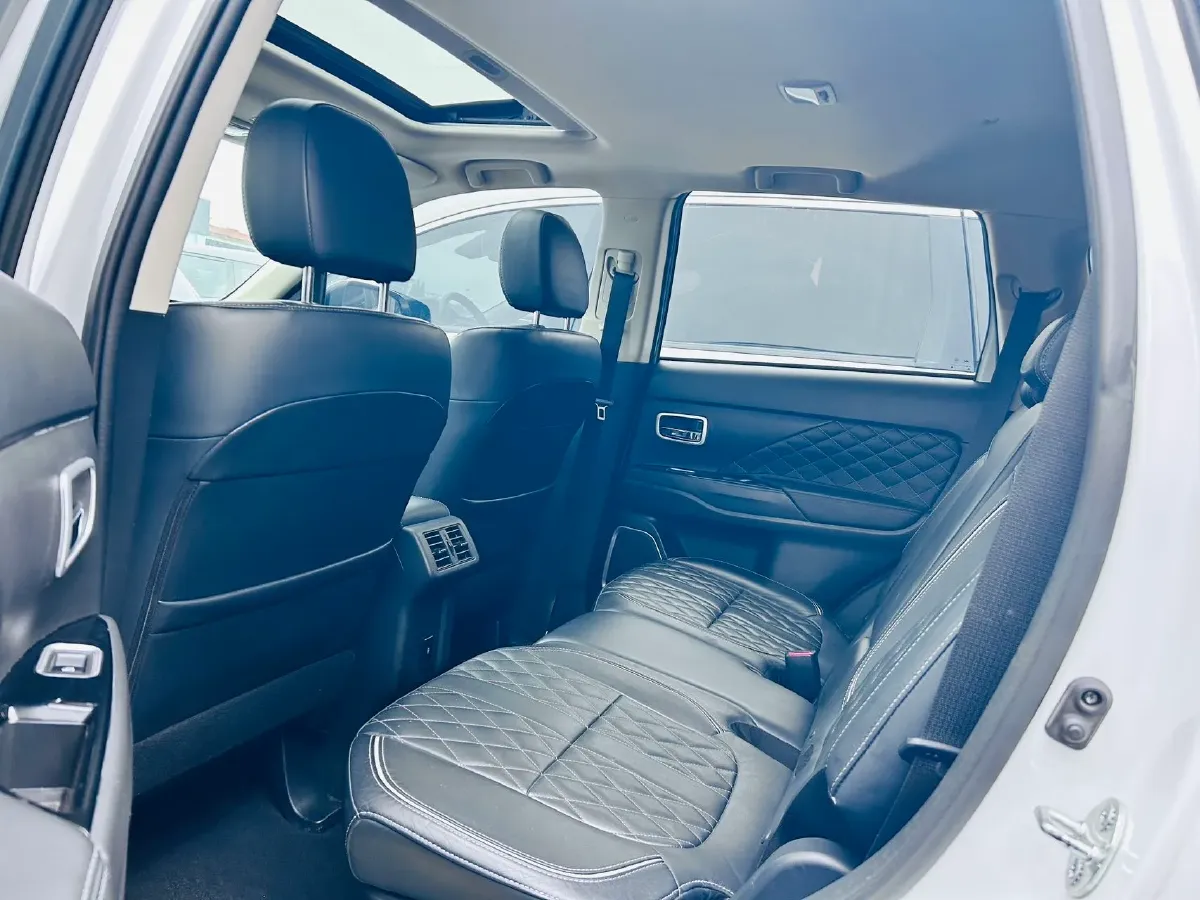 2020 Mitsubishi Outlander 2.4L 192HP L4 CVT,autocango,china used car exporter,china ev exporter,chinese used car exporter,chinese used ev exporter