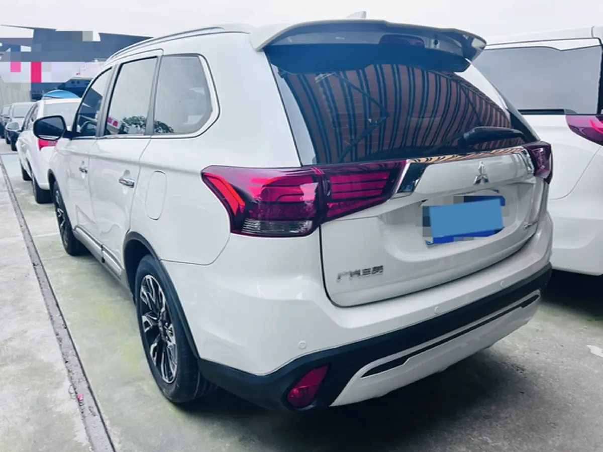 2020 Mitsubishi Outlander 2.4L 192HP L4 CVT,autocango,china used car exporter,china ev exporter,chinese used car exporter,chinese used ev exporter