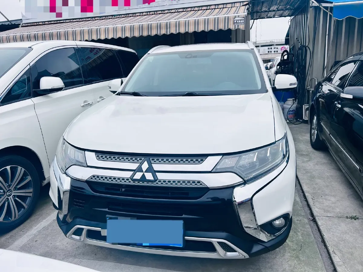 2020 Mitsubishi Outlander 2.4L 192HP L4 CVT,autocango,china used car exporter,china ev exporter,chinese used car exporter,chinese used ev exporter