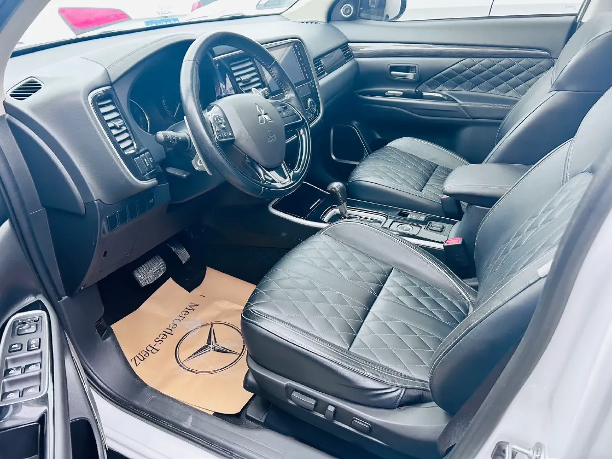 2020 Mitsubishi Outlander 2.4L 192HP L4 CVT,autocango,china used car exporter,china ev exporter,chinese used car exporter,chinese used ev exporter