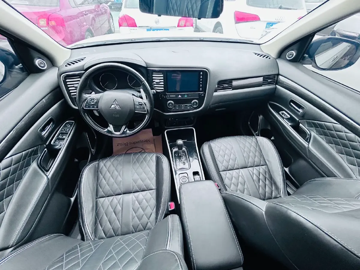 2020 Mitsubishi Outlander 2.4L 192HP L4 CVT,autocango,china used car exporter,china ev exporter,chinese used car exporter,chinese used ev exporter