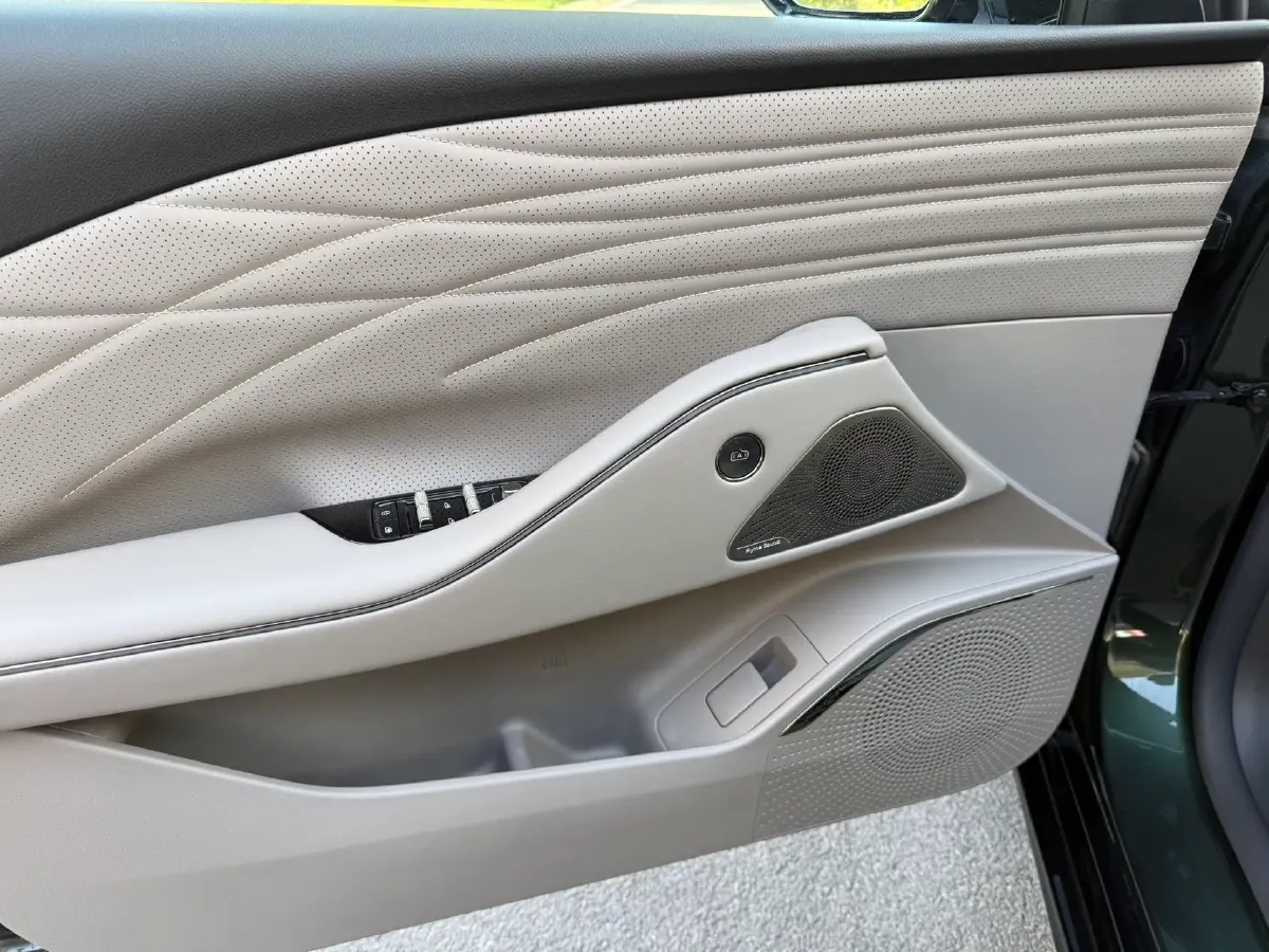 2025 Geely Galaxy Starshine 8 1.5T 163HP L4 3DHT PHEV 27.69KWH,autocango,china used car exporter,china ev exporter,chinese used car exporter,chinese used ev exporter