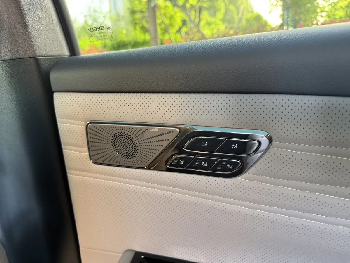 2025 Geely Galaxy Starshine 8 1.5T 163HP L4 3DHT PHEV 27.69KWH,autocango,china used car exporter,china ev exporter,chinese used car exporter,chinese used ev exporter