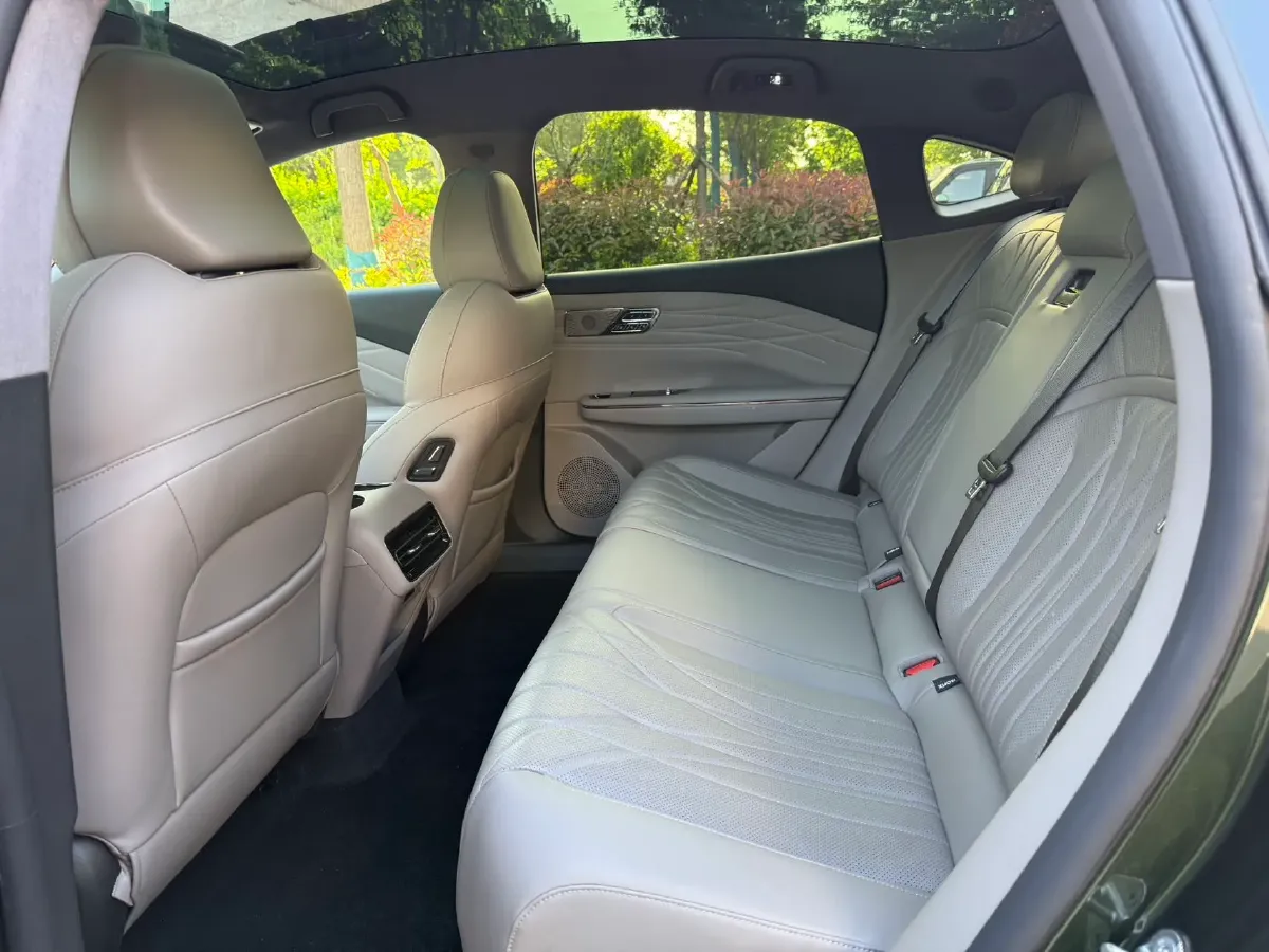 2025 Geely Galaxy Starshine 8 1.5T 163HP L4 3DHT PHEV 27.69KWH,autocango,china used car exporter,china ev exporter,chinese used car exporter,chinese used ev exporter