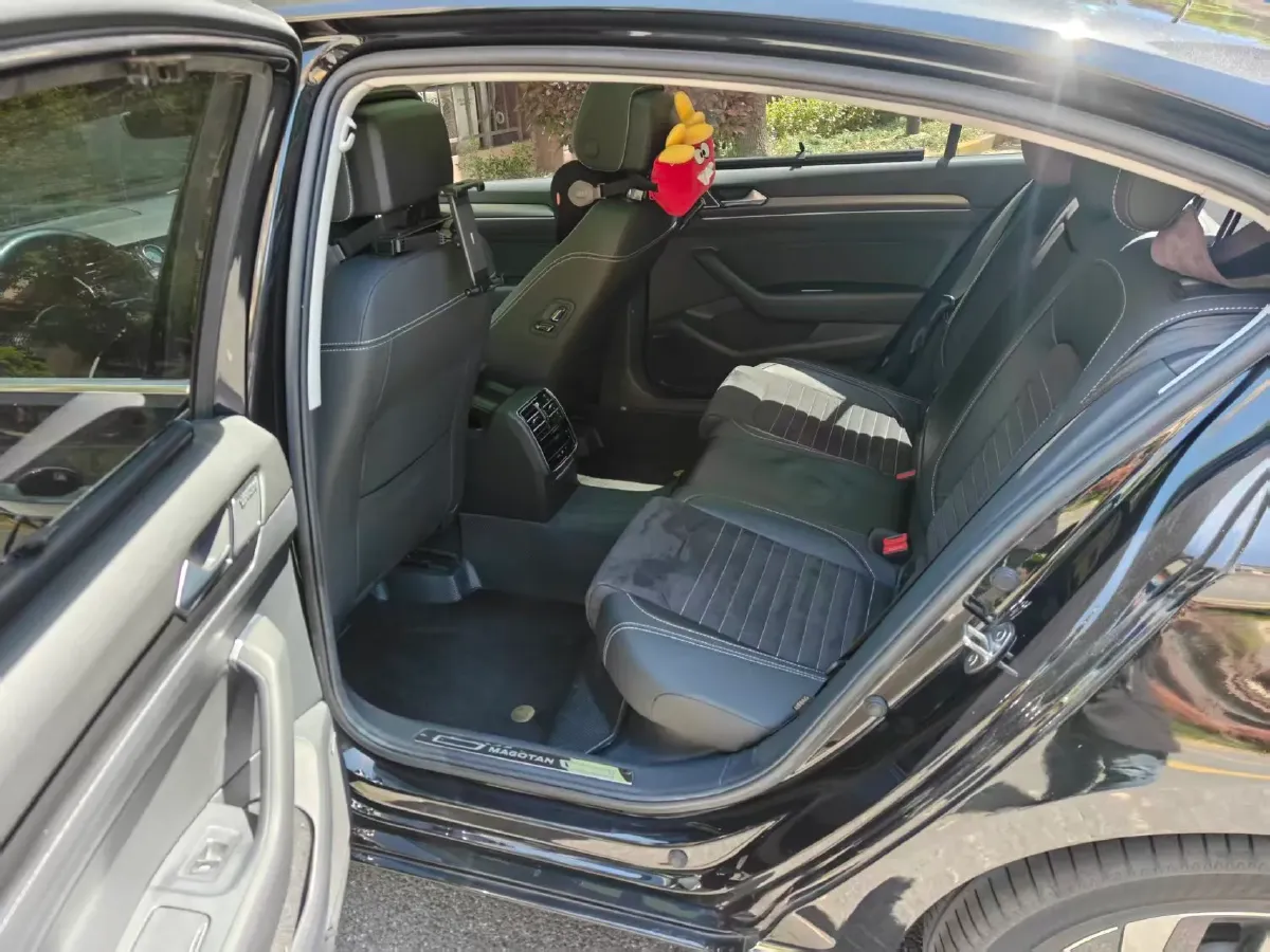 2020 Volkswagen Magotan 2.0T 220HP L4 7DCT,autocango,china used car exporter,china ev exporter,chinese used car exporter,chinese used ev exporter