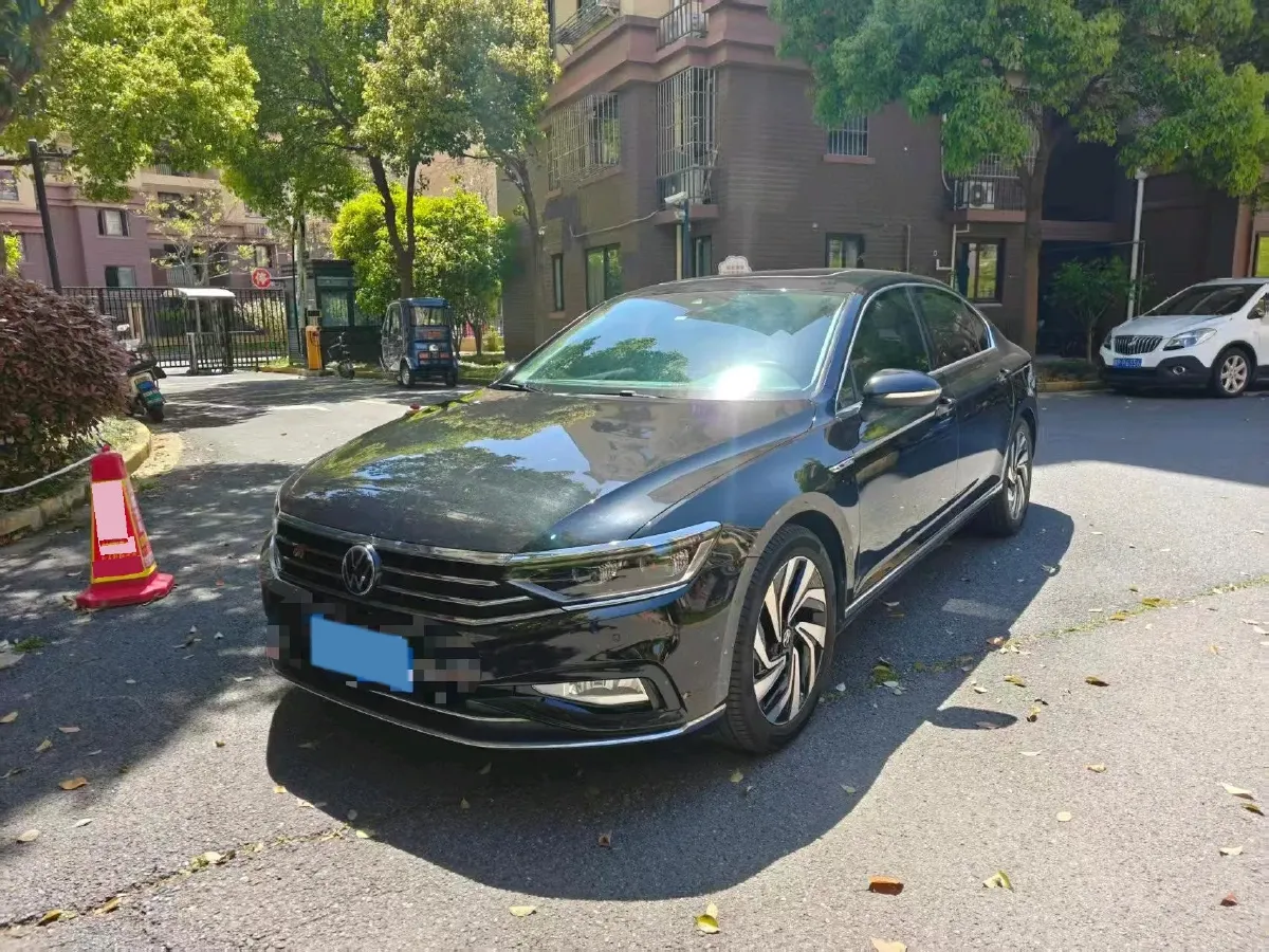 2020 Volkswagen Magotan 2.0T 220HP L4 7DCT,autocango,china used car exporter,china ev exporter,chinese used car exporter,chinese used ev exporter