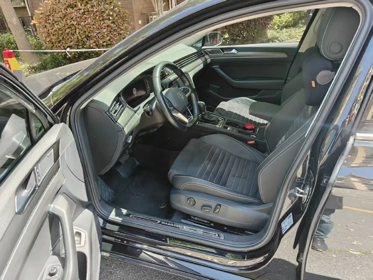 2020 Volkswagen Magotan 2.0T 220HP L4 7DCT,autocango,china used car exporter,china ev exporter,chinese used car exporter,chinese used ev exporter