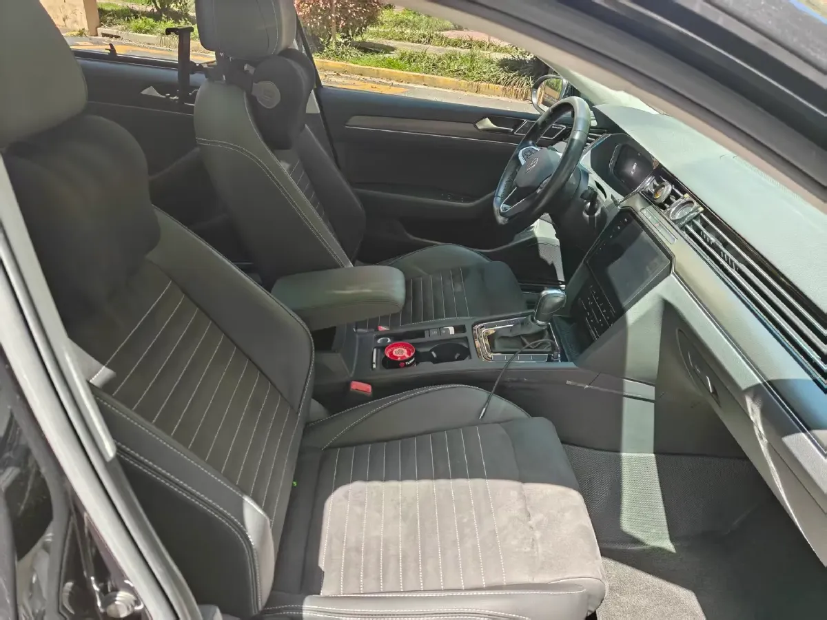 2020 Volkswagen Magotan 2.0T 220HP L4 7DCT,autocango,china used car exporter,china ev exporter,chinese used car exporter,chinese used ev exporter