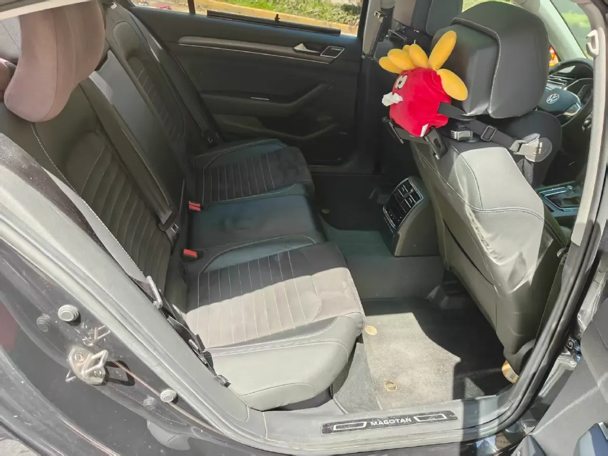 2020 Volkswagen Magotan 2.0T 220HP L4 7DCT,autocango,china used car exporter,china ev exporter,chinese used car exporter,chinese used ev exporter